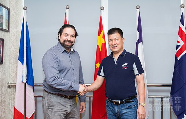 安智利雅家族酒莊莊主與藍(lán)菲國際酒莊董事長(zhǎng)合影